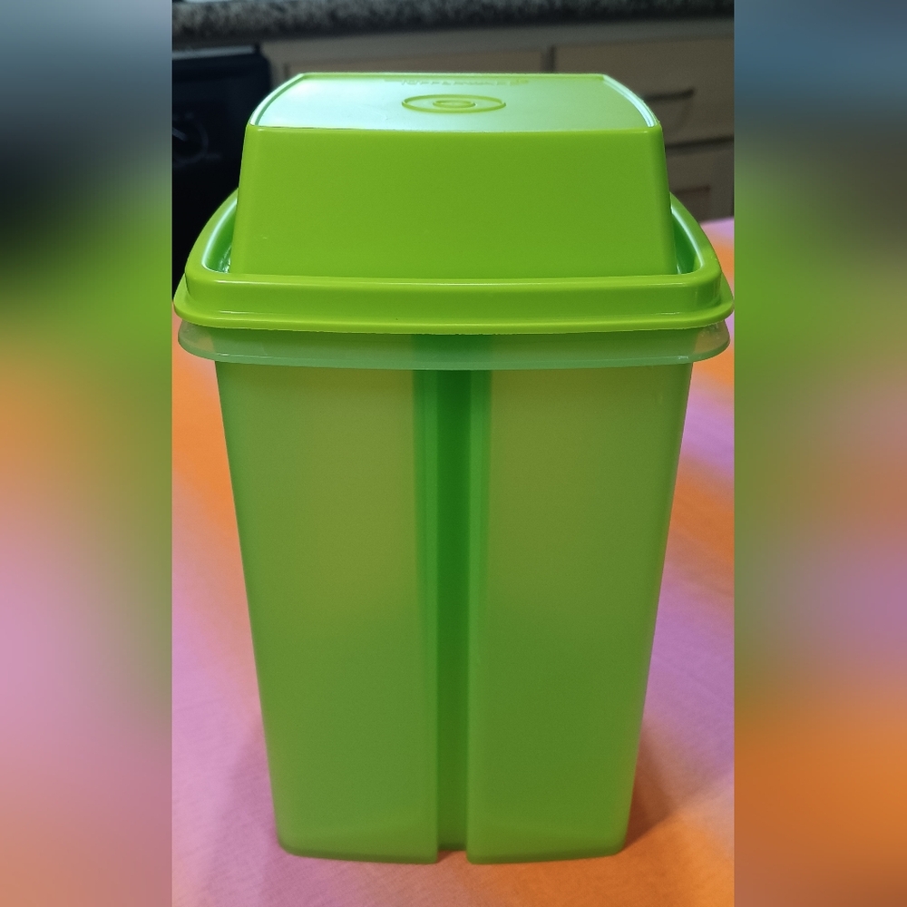 Tupperware Pick-A-Deli Container - Picture 2 of 8